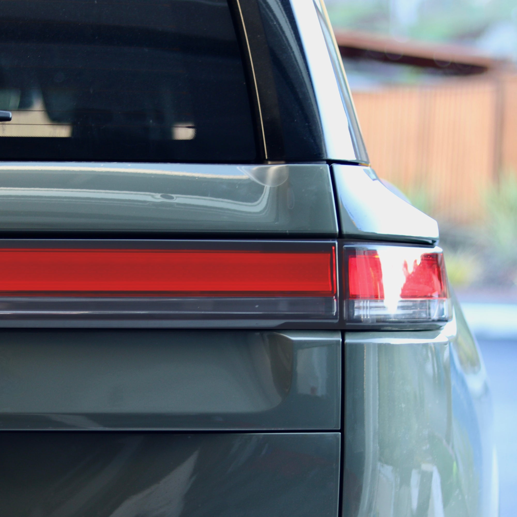 Film de protection de peinture transparent/teinte fumée pour feux arrière Rivian R1T et R1S