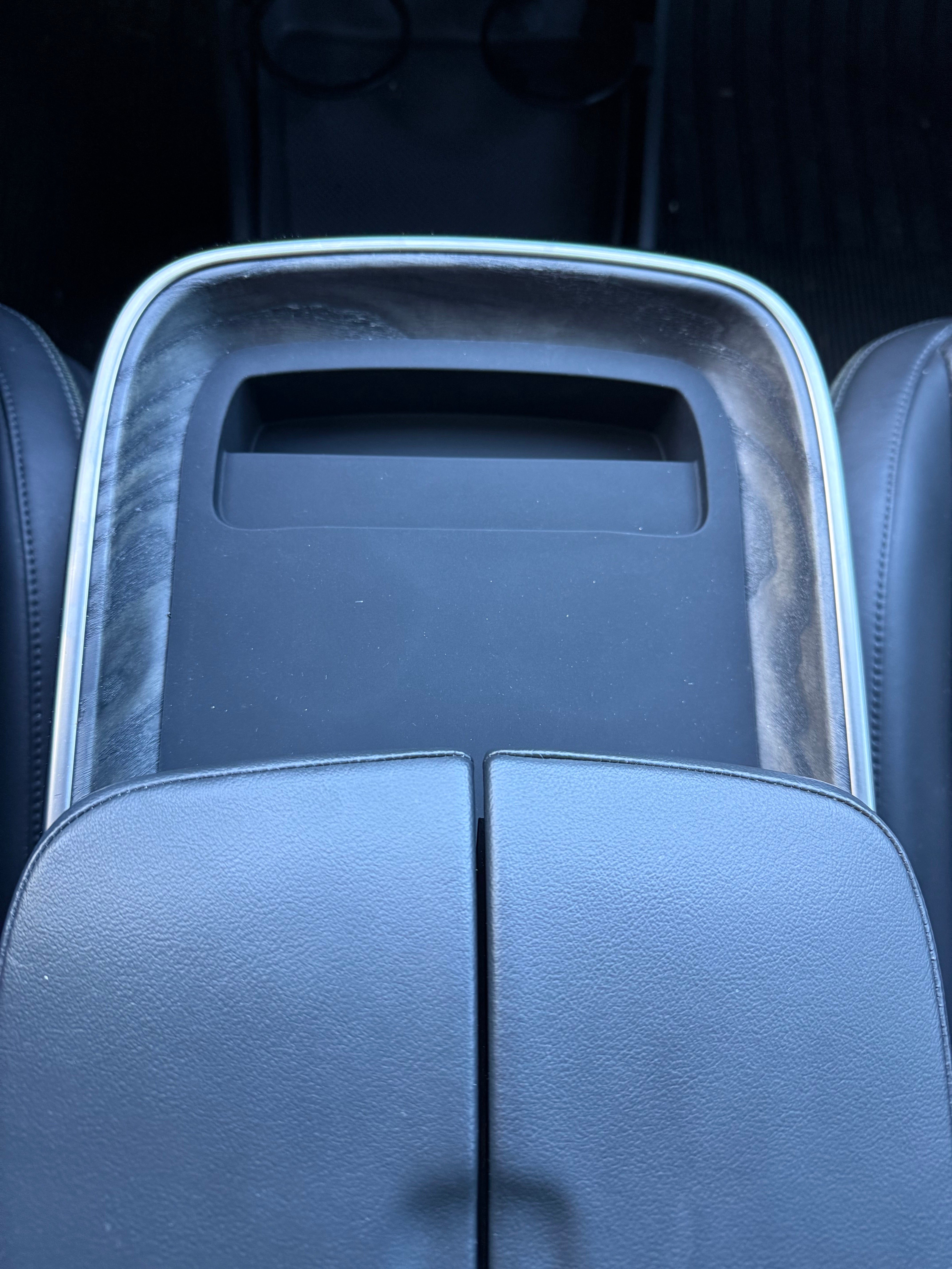 Chargeur de téléphone sans fil TopoCharge pour véhicules Rivian de 2e génération