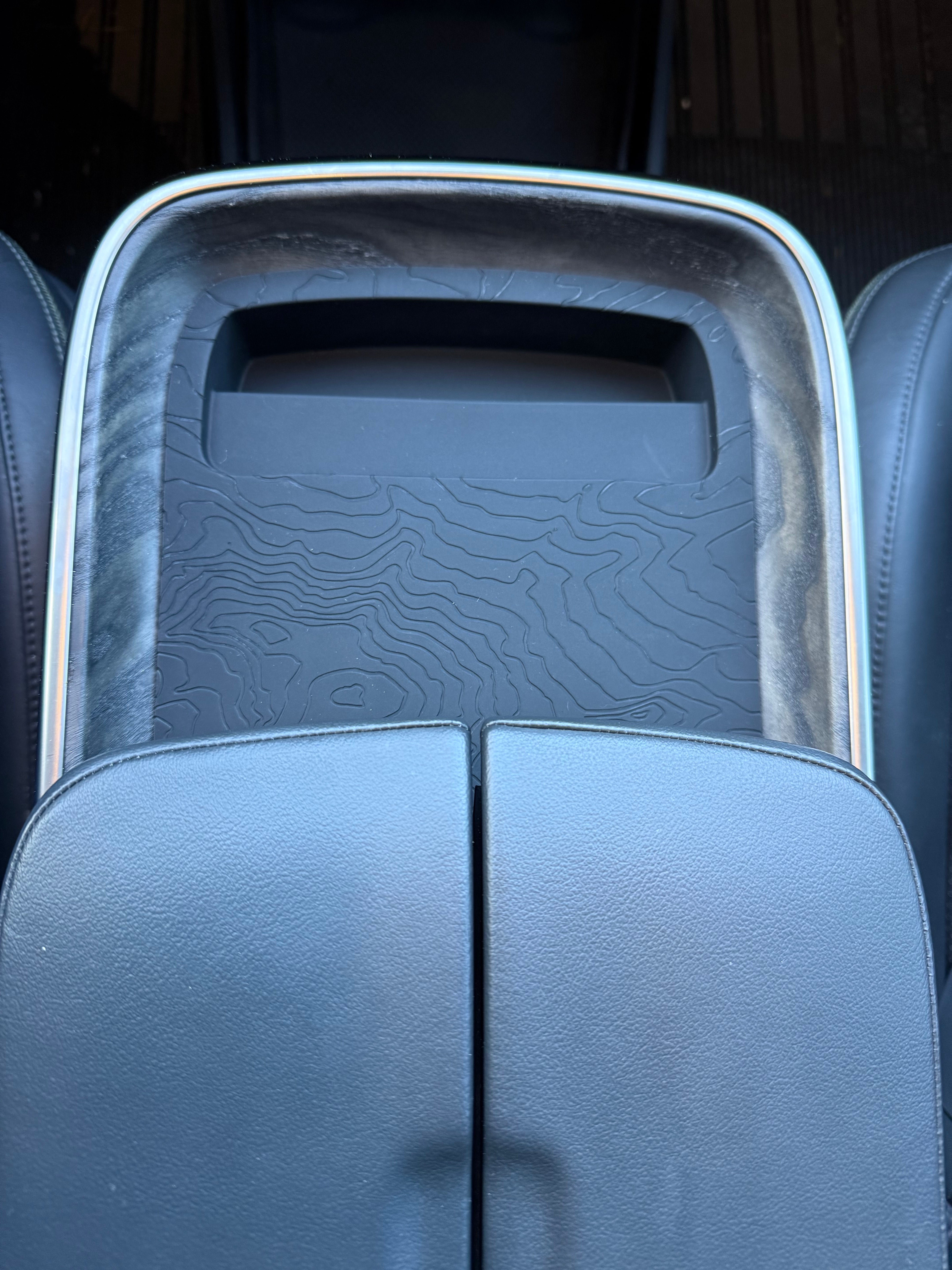 Chargeur de téléphone sans fil TopoCharge pour véhicules Rivian de 2e génération