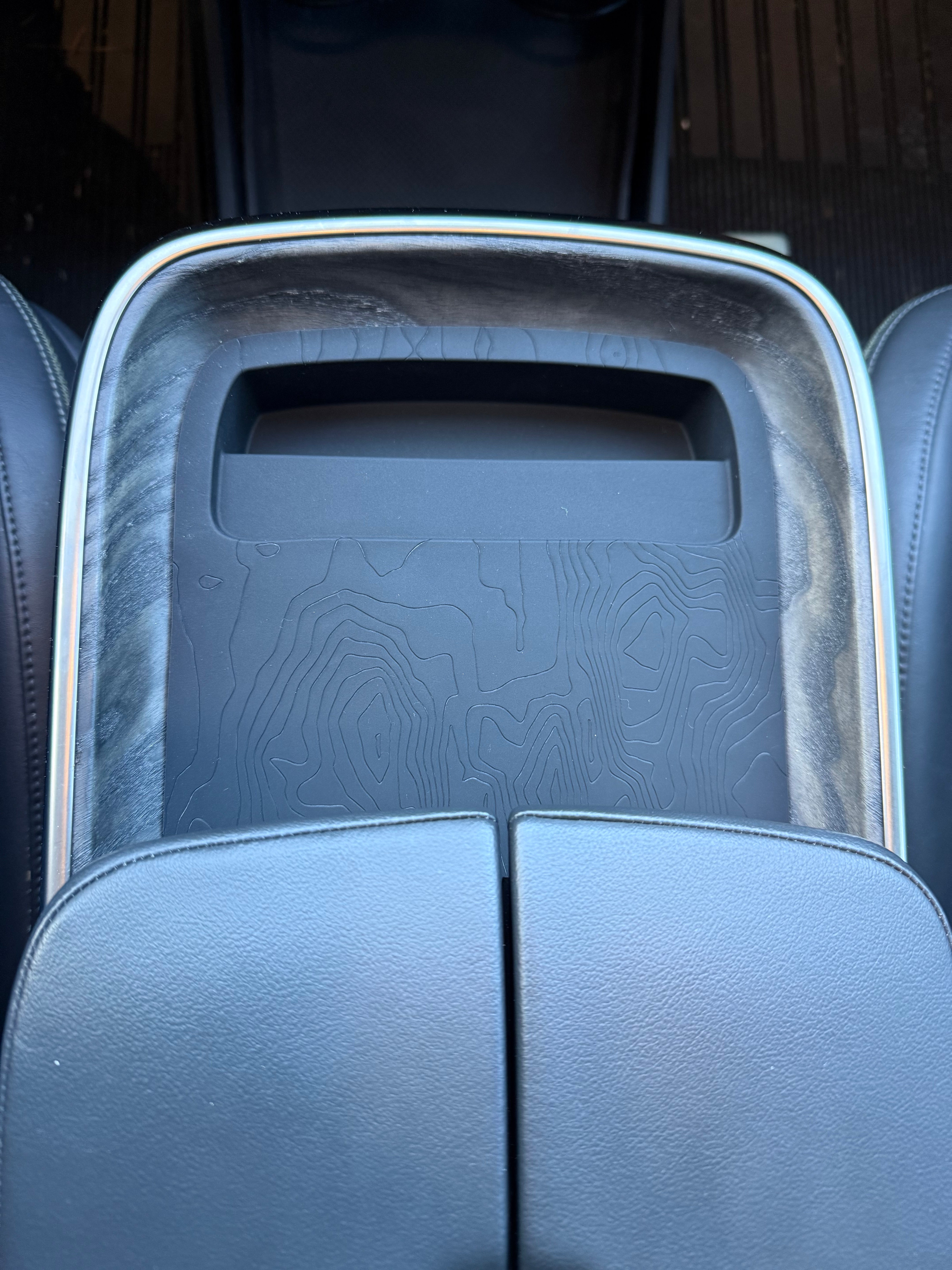 Chargeur de téléphone sans fil TopoCharge pour véhicules Rivian de 2e génération