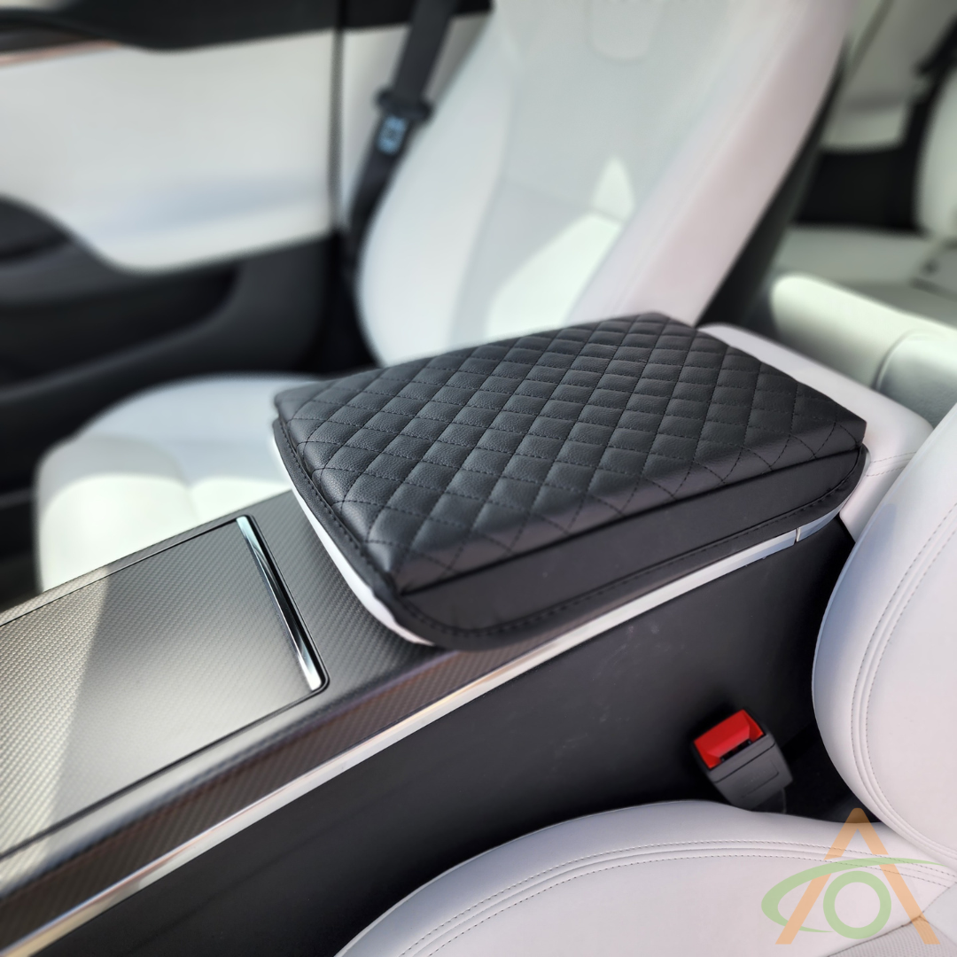 Armrest cover for the refreshed Tesla Model S/X