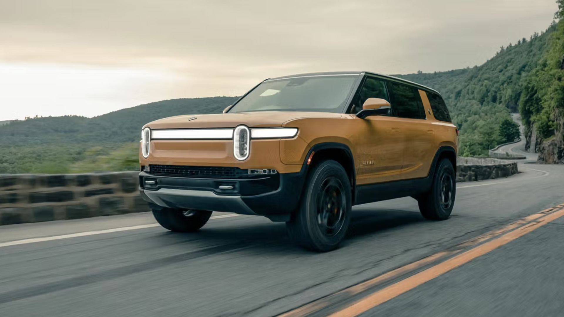 Rivian R1S (Gen 1)