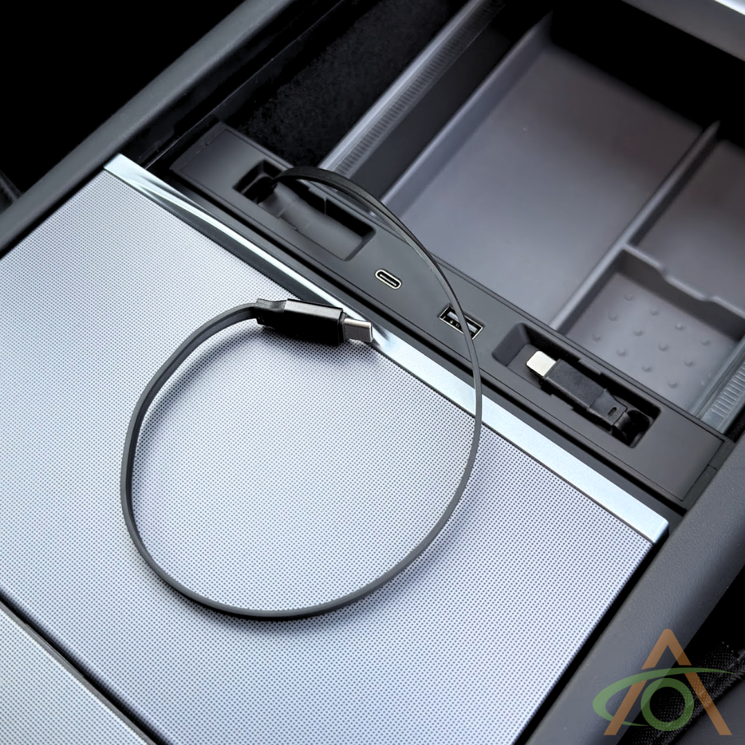 Retractable Charging Hub with 2x USB-C connections