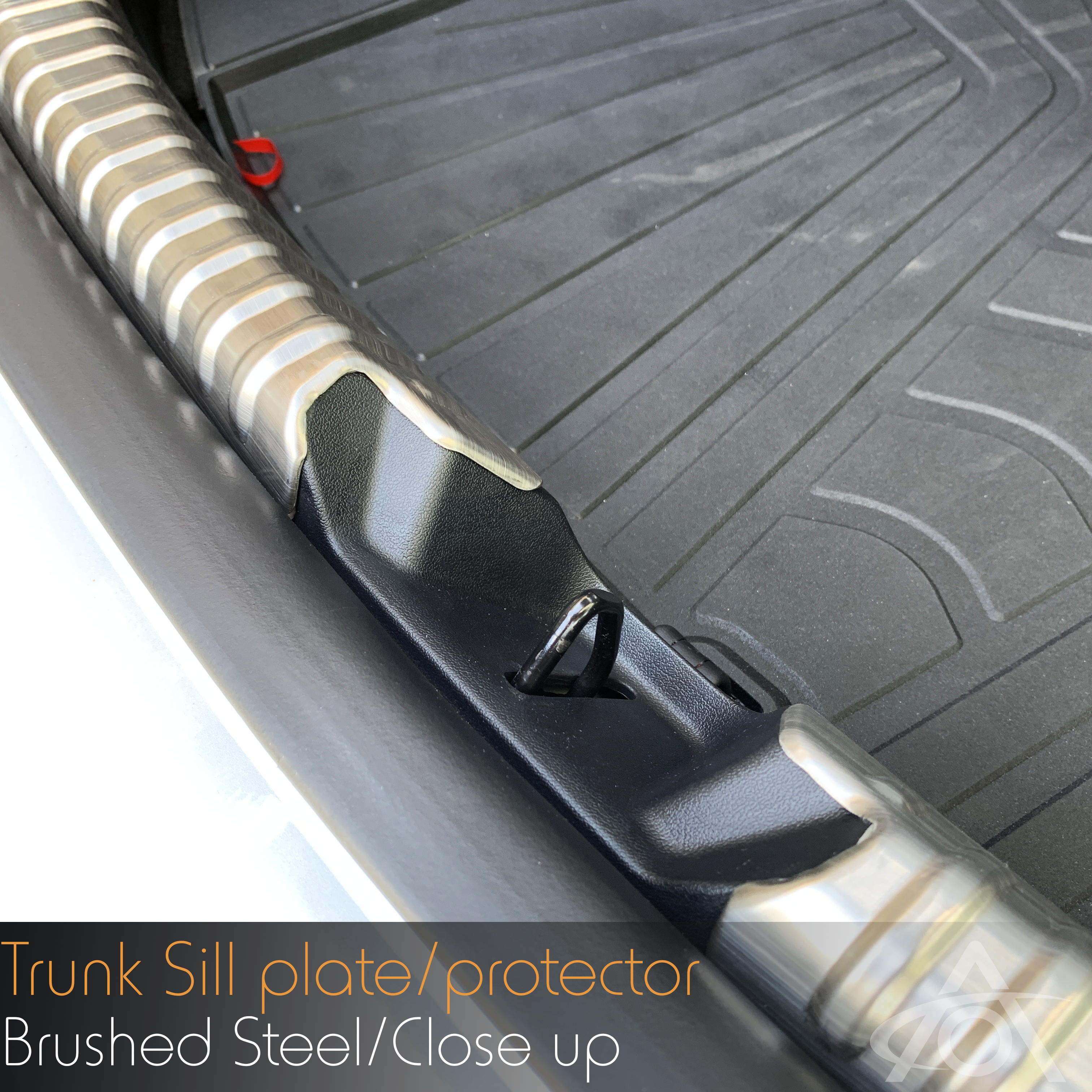 Trunk sill protector in Brushed Steel